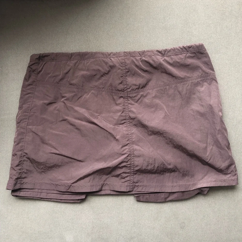 Alo Yoga Crinkle Surplus Mini Skirt Raisinette XS